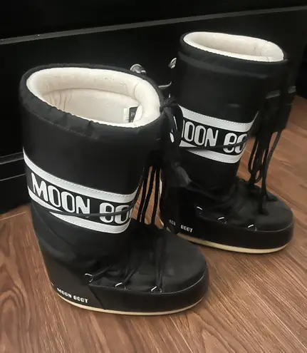 The Moon  Boots