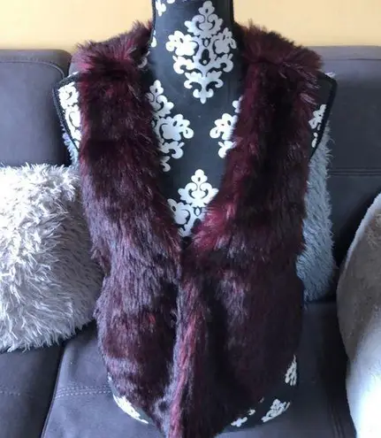 Me Jane Burgundy Faux Fur Vest Size M