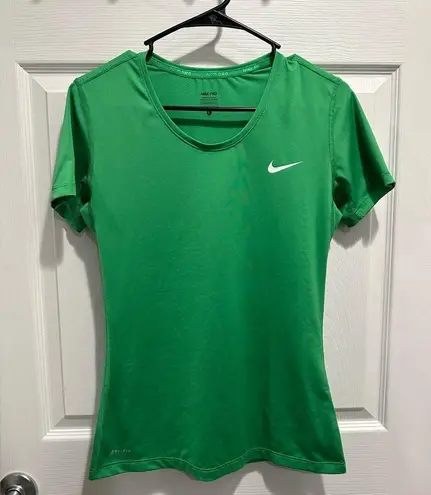 Nike  Pro Women Size Large Green DriFit Short Sleeve Activewear Tee Shirt Soft