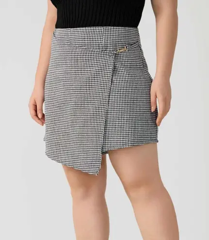 Cider Black Houndstooth Mid Waist Mini Skort