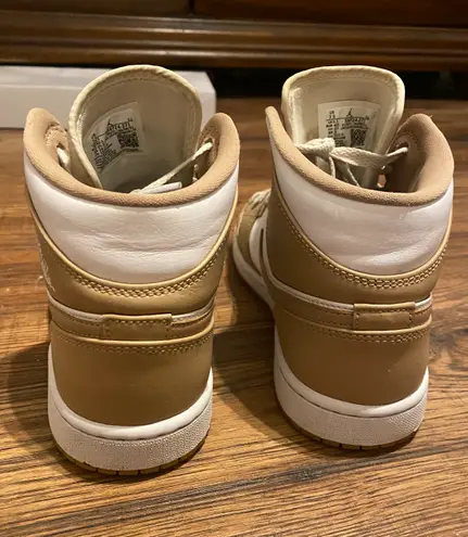 Air Jordans 1 mid “tan gum”