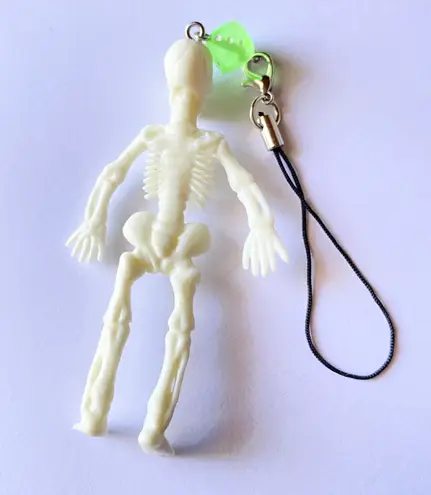 Handmade big skull goth grunge punk funky Halloween phone charm/keychain/bag charm/car decor/display 🖤💀