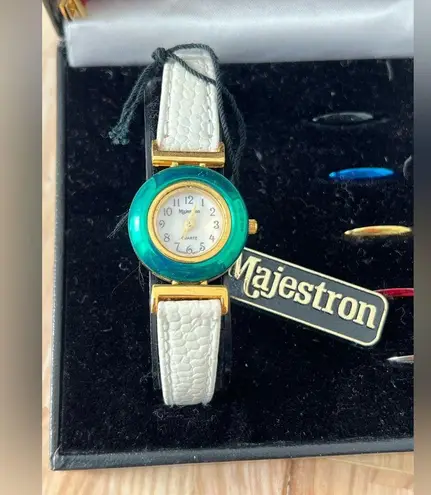 Majestron Vintage Set Collection Ladies Watch Interchangeable Bezel and Straps White