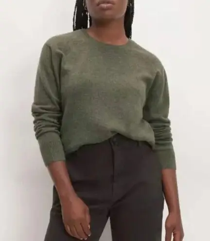 Everlane NWT  The Cashmere Classic Crew Sweater in Olive Green