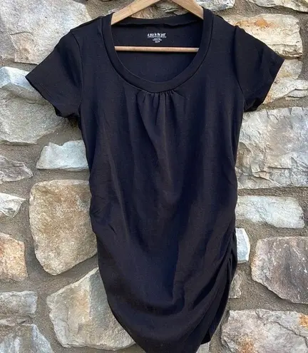 A pea in the pod  maternity black short sleeve t-shirt size XS ruched sides