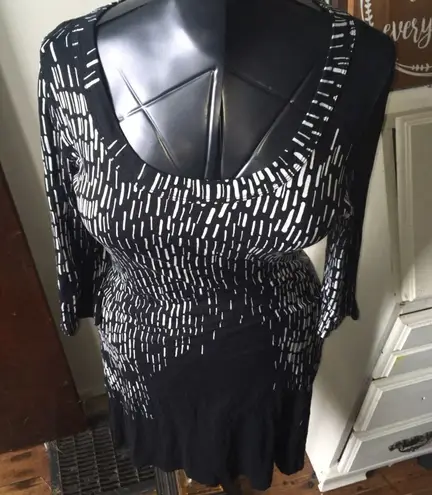 Karen Kane L black dipped knit scoop neck dress