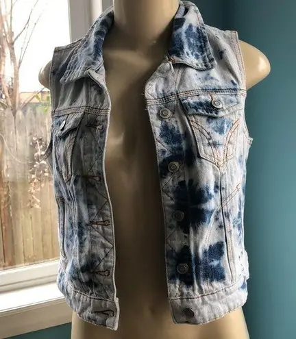 Thread and Supply 🧿  Acid Wash Denim Cropped Vest