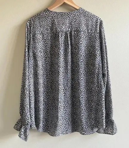 T Tahari  Leopard Print V‎ Neck Button Down Long Sleeve Blouse Top Womens Size L