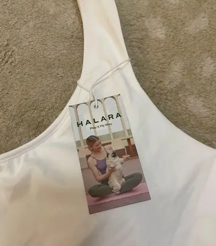 Halara  NWT white scoop built in bra tank top women’s size 1X