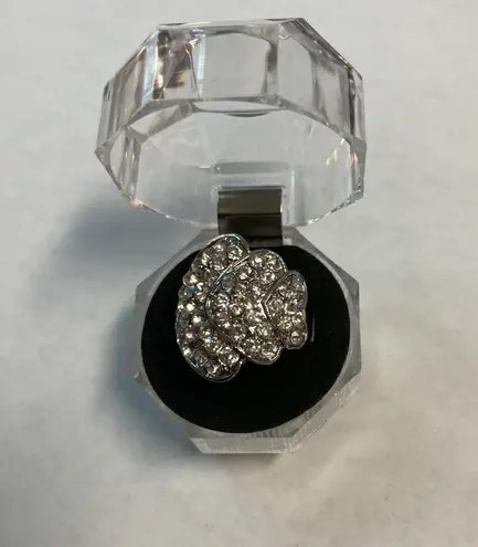 Crystal Stone Woman Ring size 7.5❤️ Silver