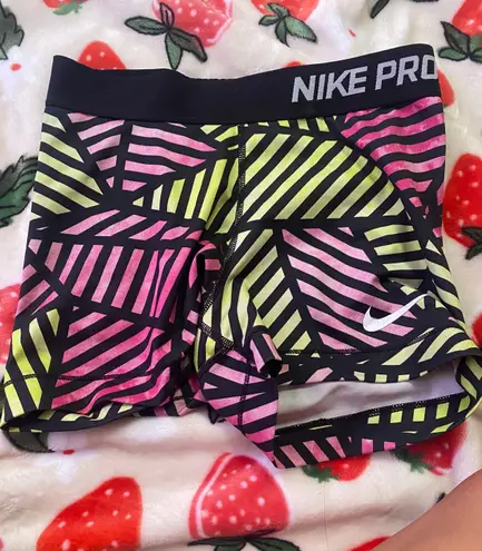 Nike cute geometric pink and yellow  pros size small