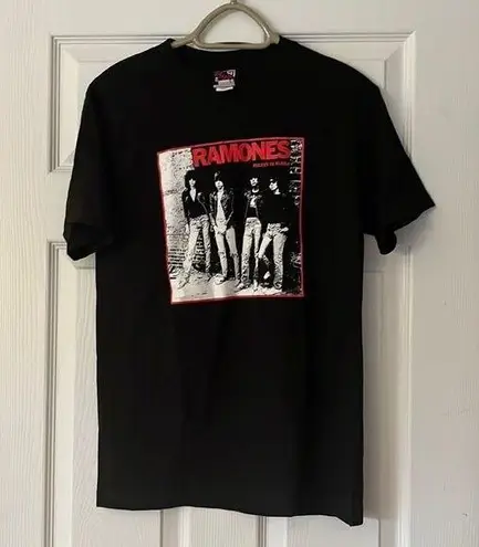 Chaser Ramones  Band Tee Size Small