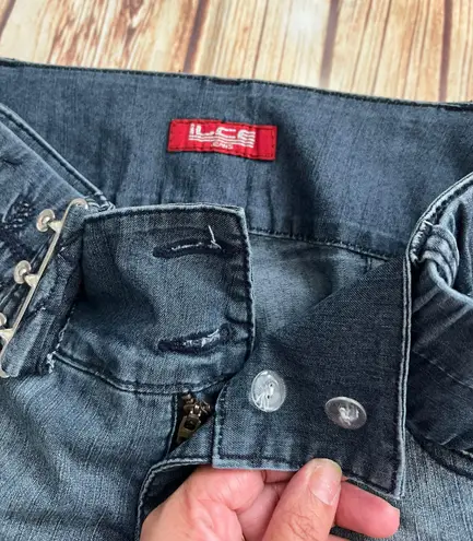 Ilse Studio Ilce Studio Women’s Belted Mid Rise Straight Leg Medium Wash Jeans Size 28”