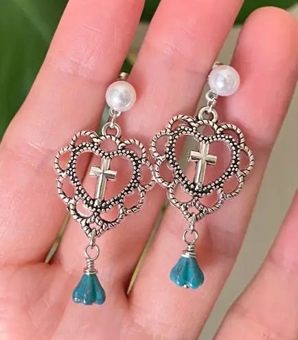 Handmade goth punk grunge style heart cross & purple Czech glass flowers dangle earrings💐