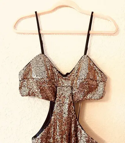 NWT Lulus Luxe Gold Sequin Cutout Bodycon Mini Dress. Size L