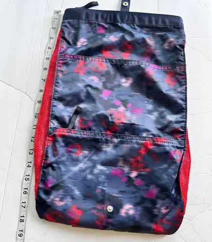 Lululemon ‎ Women’s multi purpose Gym Vent foldable Bag