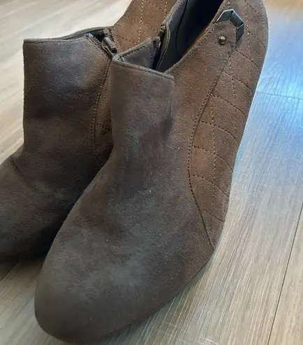 Women’s Dark gray suede ankle Pumps size 10