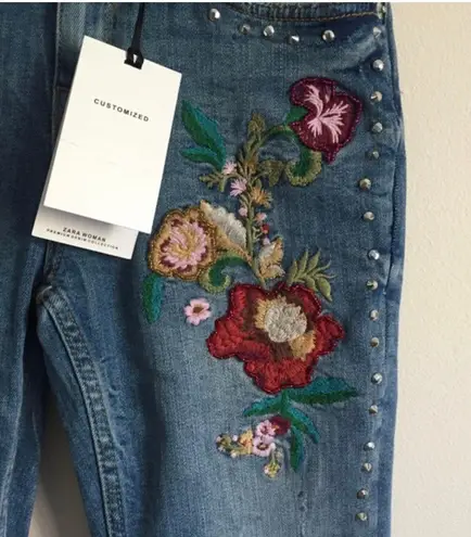 ZARA Light Wash Denim Floral Rose Embroidered Studded Raw Hem Skinny Jeans NEW