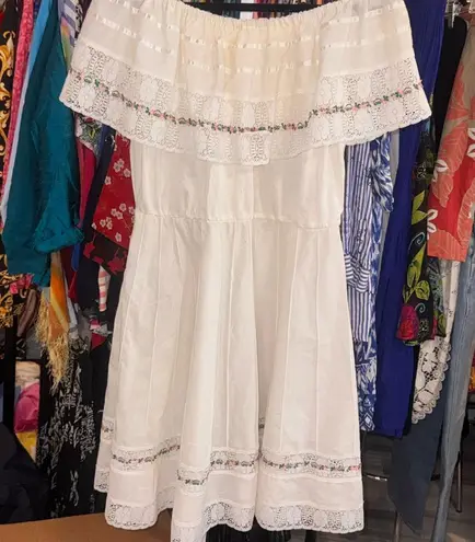 Boho Western off the shoulder, midi cotton dress with embroidery and lace size L White Size L