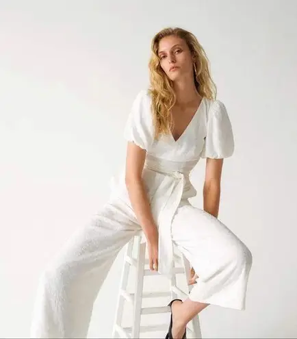 Club Monaco White Open Back V-neck Short Sleeve Jumpsuit Size 00