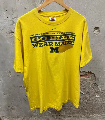 Nike Gray Tag 2006 Michigan State Football Textured Graphic Wear Maize T-Shirt