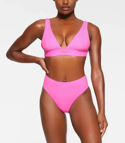 SKIMS SIGNATURE SWIM PLUNGE BIKINI TOP Size Xs In Taffy Barbie Pink Nwt New