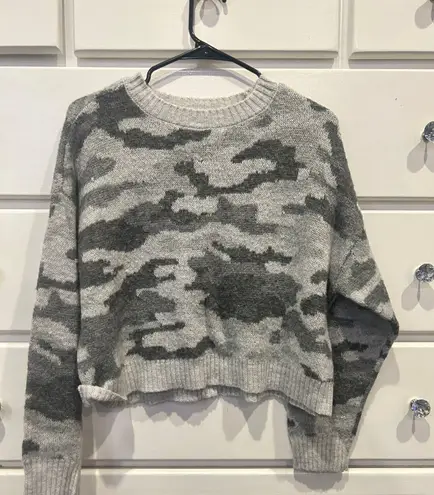 American Eagle Outfitters Sweater