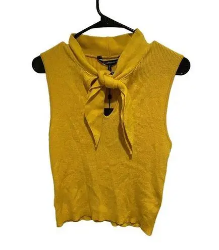 BCBGMAXAZRIA  yellow keyhole sleeveless crop sweater top size large