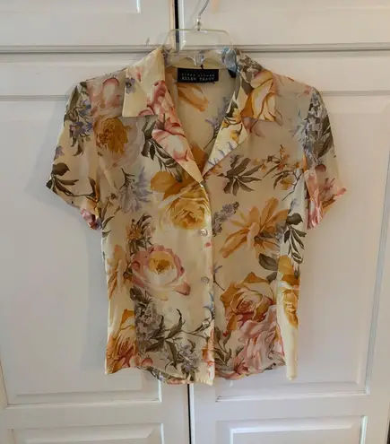 Linda Allard Ellen Tracy Petite 2 Silk Floral Short Sleeve Button Up Shirt Yellow Size 2P