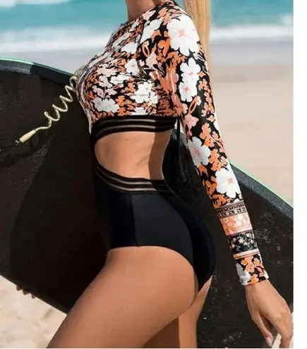 ATTRACO Long Sleeve Cutout Rashguard One