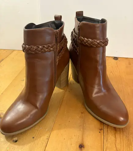 American Eagle Braided Buckle Side Zipper Carmel Brown Boots Heels 3 3/4”