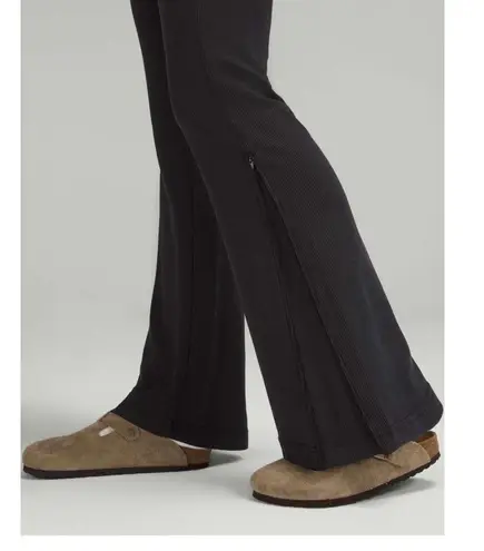 Lululemon 8 Brushed Softstreme Ribbed Flared Pant 32.5" Zip Ankle W5EUBS Workout Black Size 28