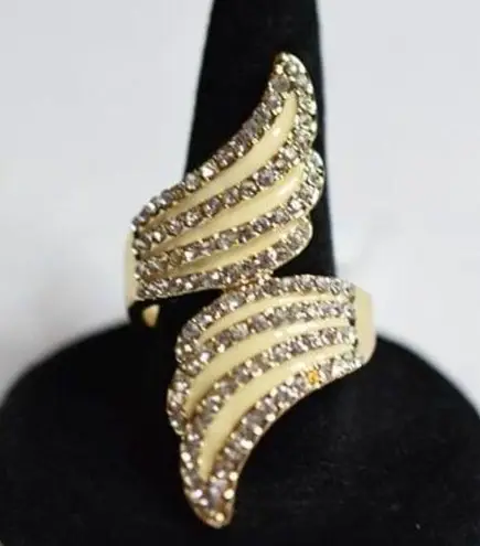 NWT Shine On Rhinestone Spiral Wings Gold Tone Size 6 Art Deco Y2k Ring