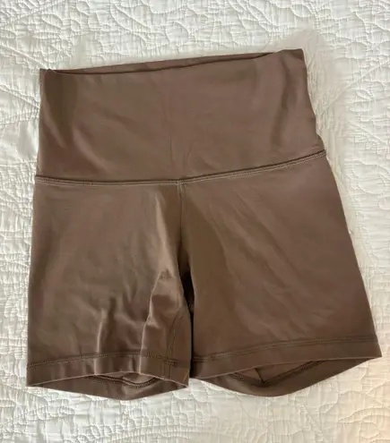 Aritzia TnaBUTTER Cheeky High Rise Shorts 5’