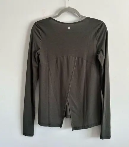 Sweaty Betty  Shirt Move Split
Back Long Sleeve Yoga Top Dark Forest XXS