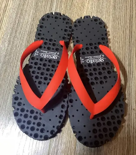 Gelato by Gelateria Italiana Red & Black Flip Flops – Size 8 – NWOT