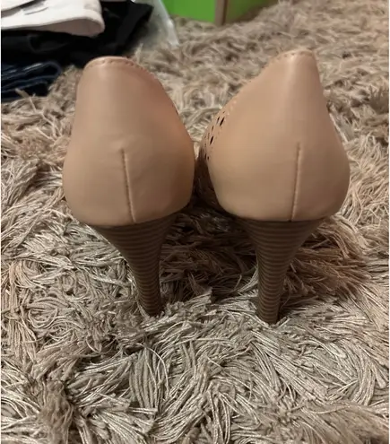 Restricted Shoes Restricted Long Island blush size 6 heels Like new 