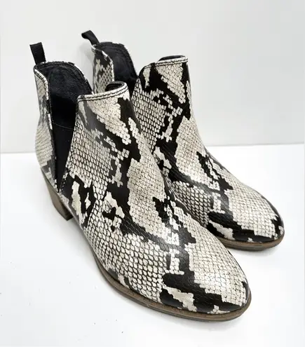 Dr. Scholl’s “Teammate” Snakeskin Print Booties Size 8.5 (run small like 7