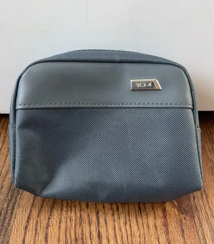 TUMI for DELTA Airlines Travel / Storage Toiletry Bag Nylon Softcase w Amenities Gray
