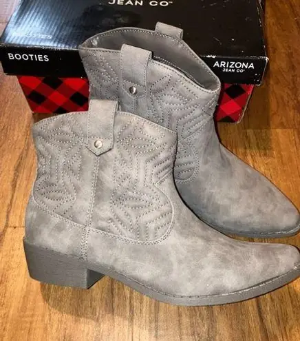 Arizona Jeans New gray women’s size 8 ankle cowboy boots