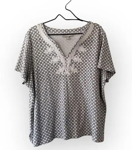 Woman Within Black and White T Shirt Women’s Plus Size 22/24 Embroidered Tee