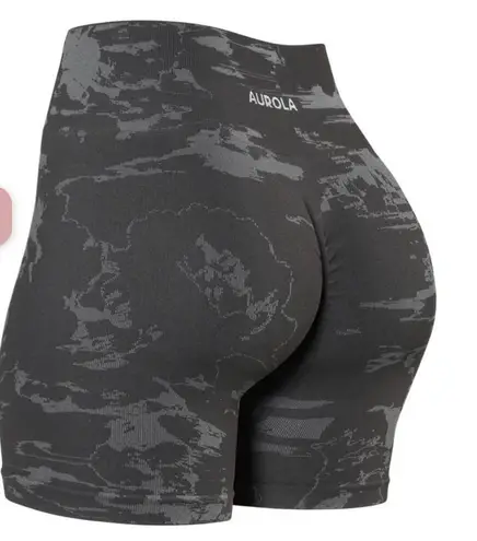 NWT: Aurola workout shorts, unbridled drawing shorts, exercise gear, Size M