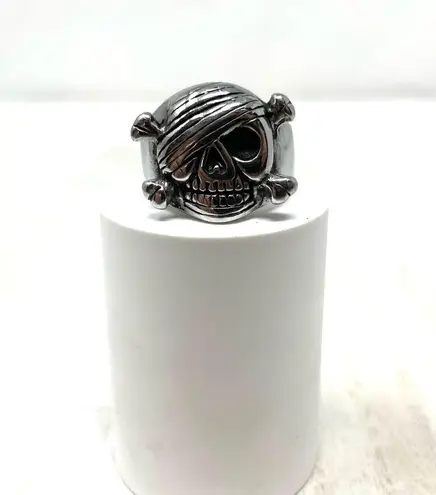Heavy silver tone pirate 🏴☠️ skull ring, approx size 10
