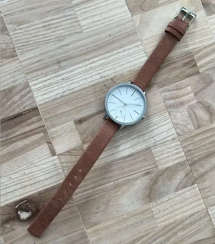 WY Modern Ladies Watch Large Round White Dial Genuine Leather Strap