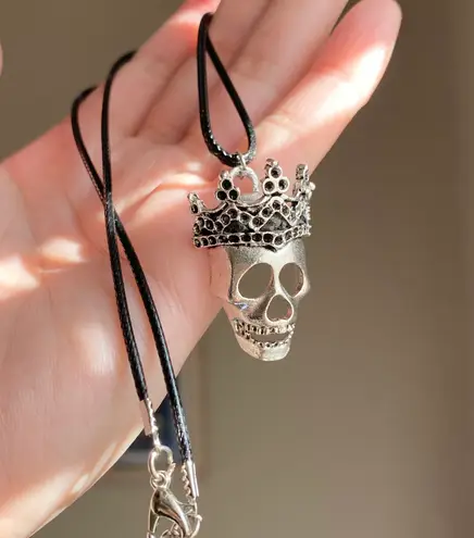 Handmade rock punk goth style skull necklace☠️