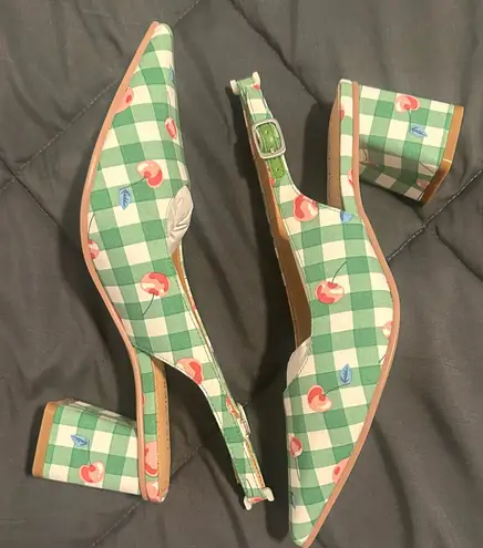 LISA VICKY Zee Pointed Toe Slingback Pump