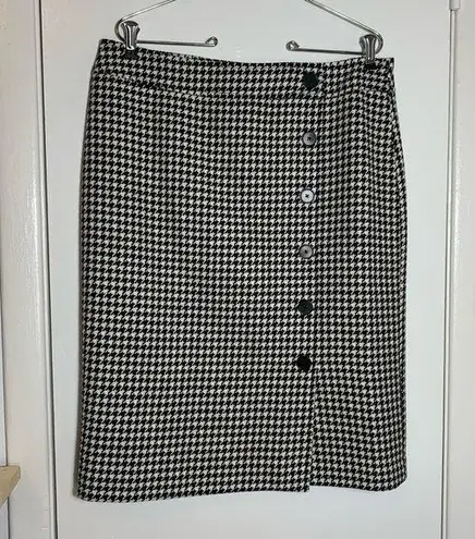 Harold’s wool midi skirt in black and white houndstooth. Size 8