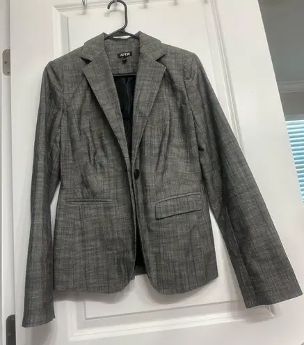 Apt. 9  Blazer - SIZE 6 in Women’s (Great Condition!)