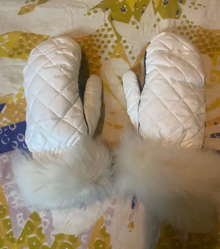 UGG White Gloves