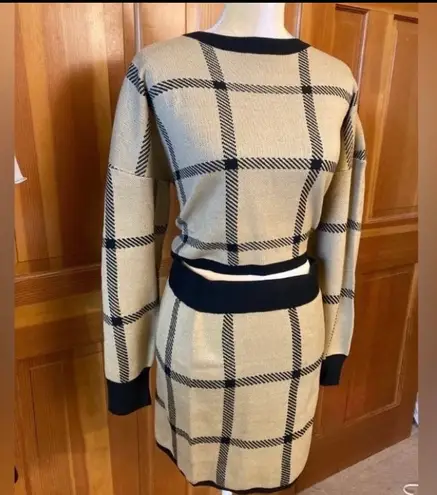 Lavishly Paris Nwt, Women’s Designer Plaid Knit Sweater and Skirt Set.